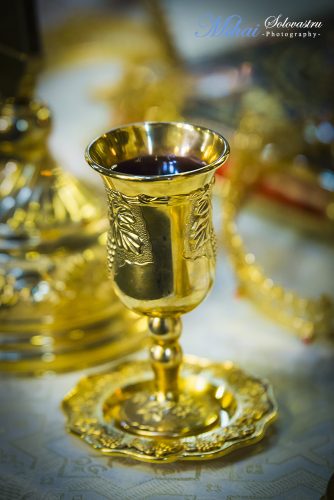pahar-vin-biserica